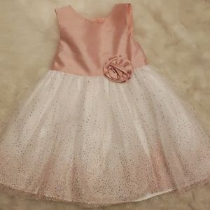 Never worn, elegant girls 2T dress!